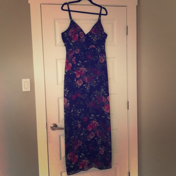 Guess Dresses & Skirts - Guess Maxi Dress